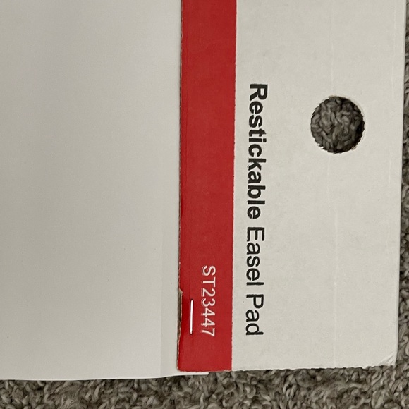 Staples stickies Easel Pads 25” x 30 - Picture 2 of 4